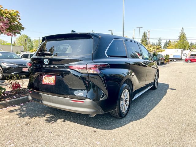 2023 Toyota Sienna LE