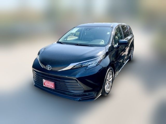 2023 Toyota Sienna LE