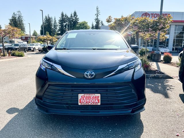 2023 Toyota Sienna LE