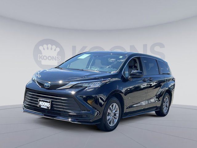 2023 Toyota Sienna LE