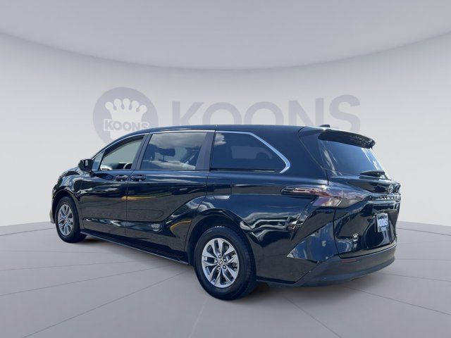 2023 Toyota Sienna LE