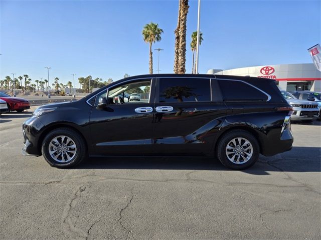 2023 Toyota Sienna LE