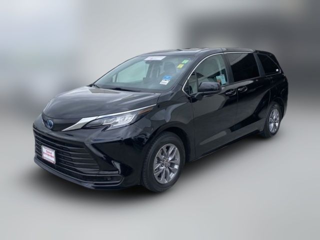 2023 Toyota Sienna LE