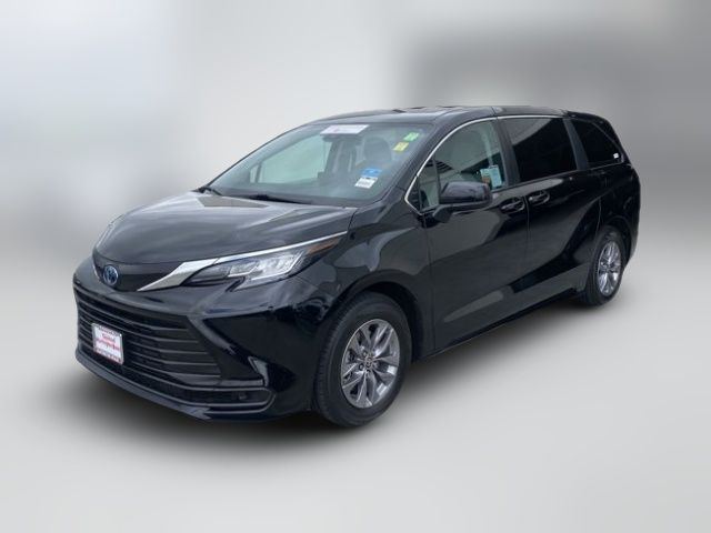 2023 Toyota Sienna LE