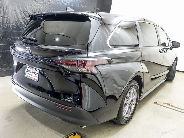 2023 Toyota Sienna LE