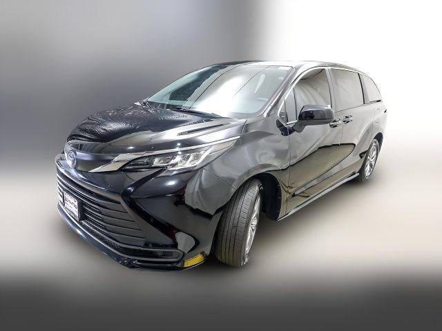 2023 Toyota Sienna LE