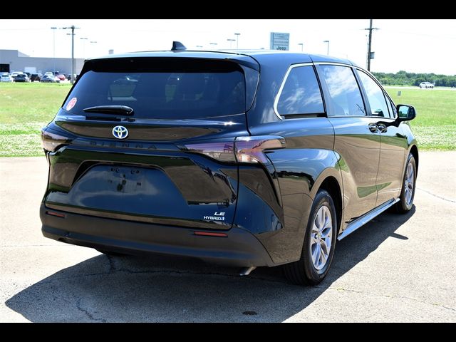 2023 Toyota Sienna LE