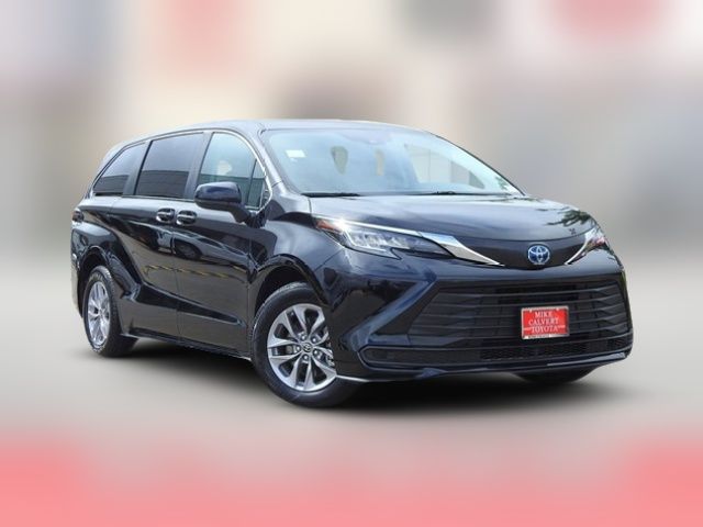 2023 Toyota Sienna LE