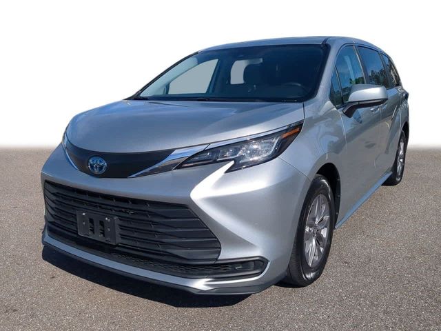 2023 Toyota Sienna LE