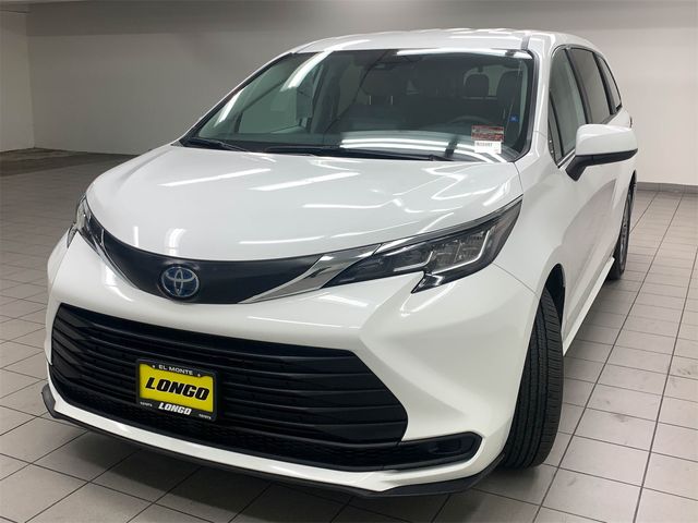 2023 Toyota Sienna LE