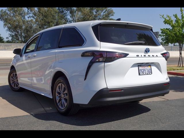 2023 Toyota Sienna LE