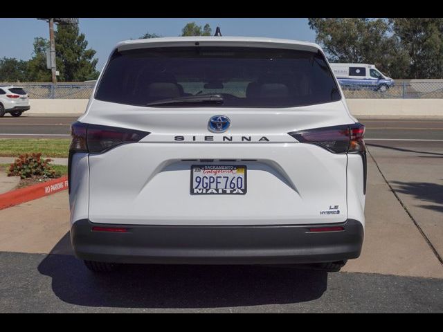 2023 Toyota Sienna LE