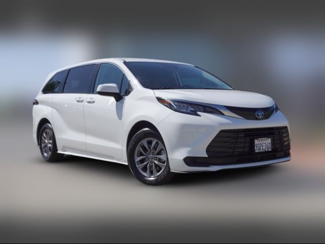 2023 Toyota Sienna LE