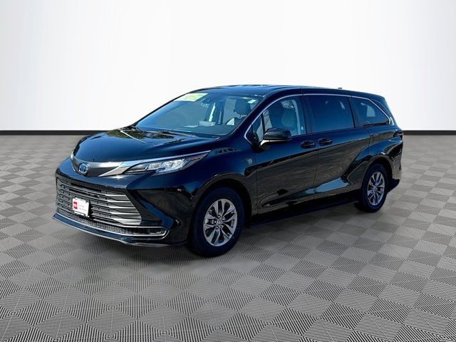 2023 Toyota Sienna LE