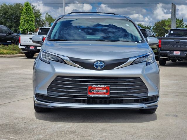 2023 Toyota Sienna LE