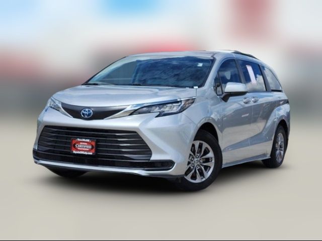 2023 Toyota Sienna LE