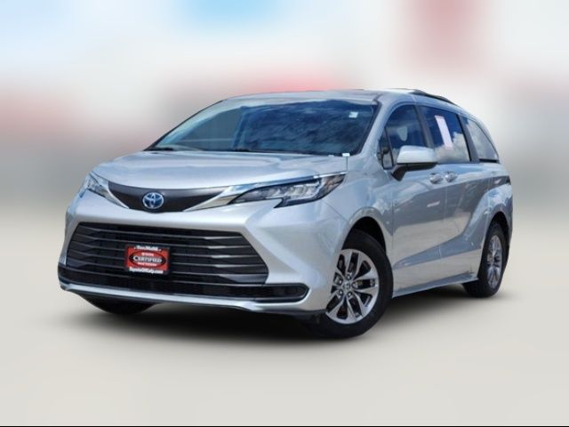 2023 Toyota Sienna LE