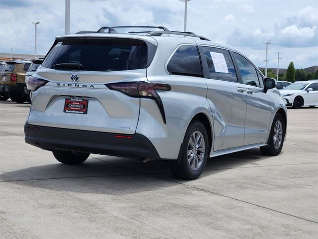 2023 Toyota Sienna LE