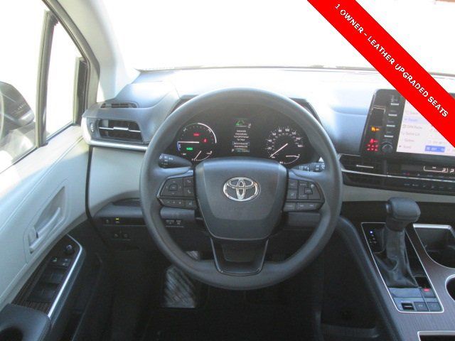 2023 Toyota Sienna LE