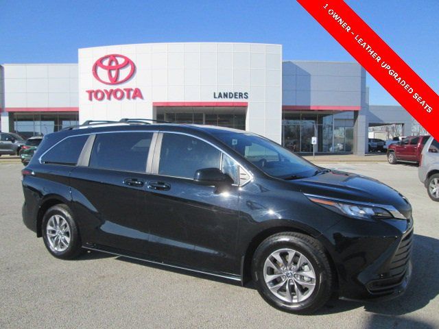 2023 Toyota Sienna LE