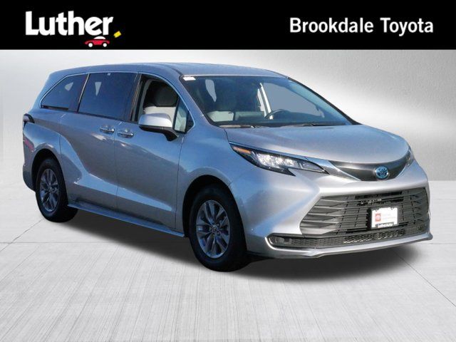 2023 Toyota Sienna LE