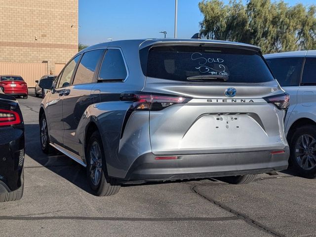 2023 Toyota Sienna LE