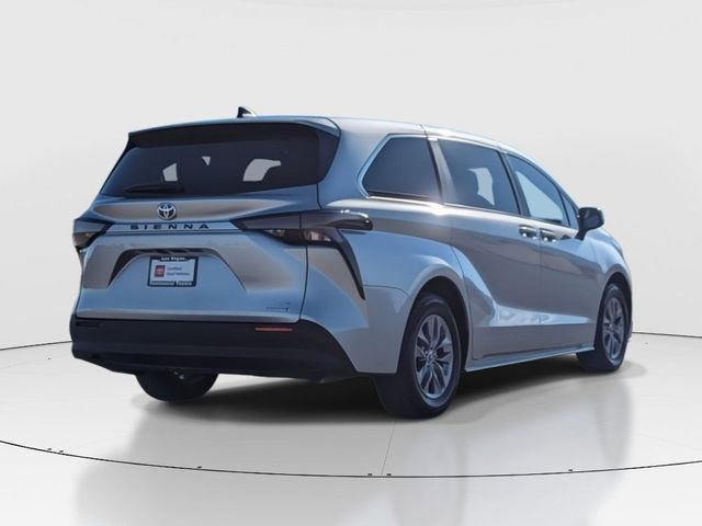 2023 Toyota Sienna LE