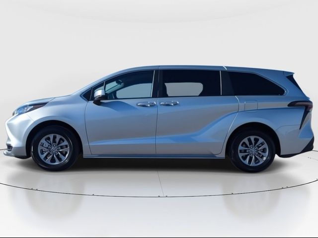 2023 Toyota Sienna LE