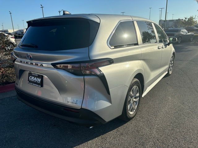 2023 Toyota Sienna LE