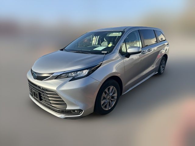 2023 Toyota Sienna LE