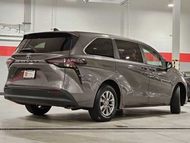 2023 Toyota Sienna LE