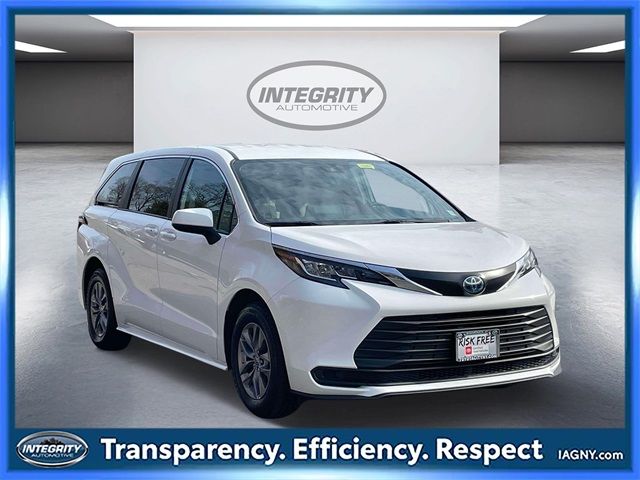 2023 Toyota Sienna LE