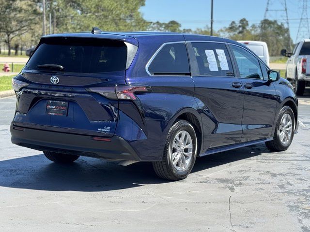 2023 Toyota Sienna LE