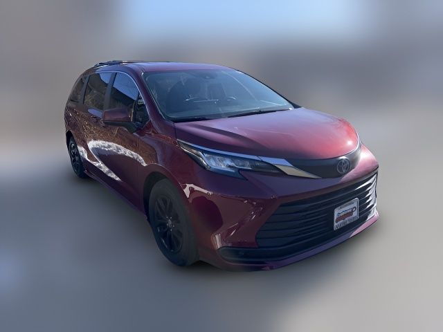 2023 Toyota Sienna LE