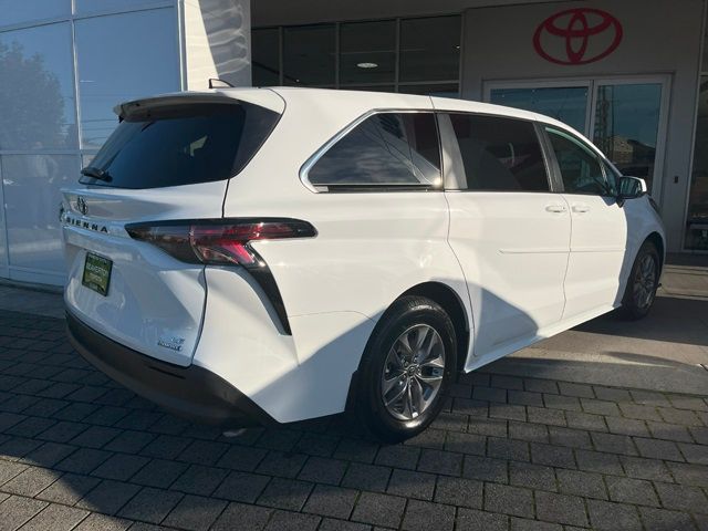 2023 Toyota Sienna LE