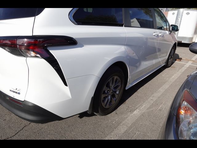 2023 Toyota Sienna LE