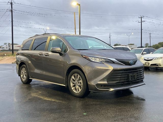 2023 Toyota Sienna LE