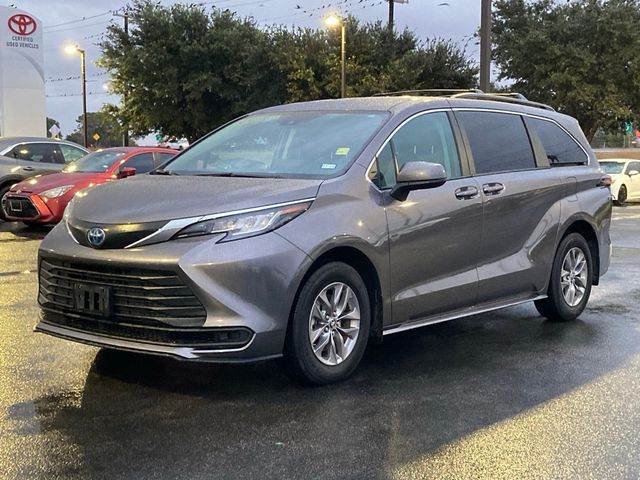 2023 Toyota Sienna LE