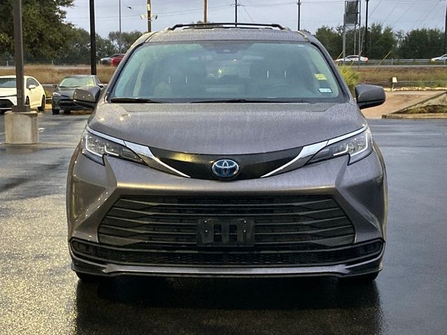 2023 Toyota Sienna LE