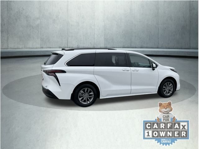 2023 Toyota Sienna LE