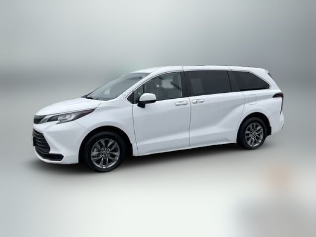 2023 Toyota Sienna LE