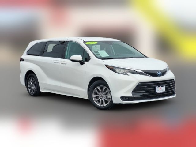 2023 Toyota Sienna LE