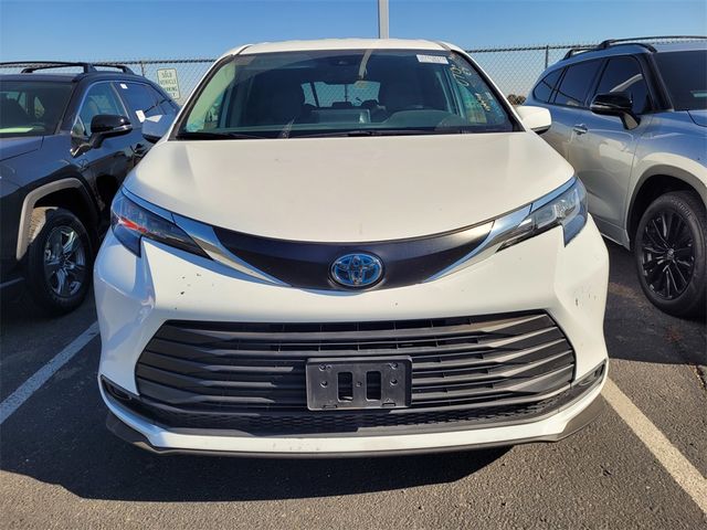 2023 Toyota Sienna LE