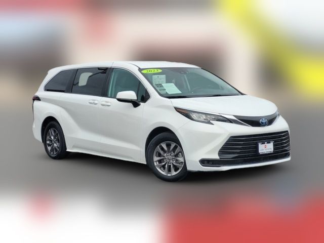 2023 Toyota Sienna LE