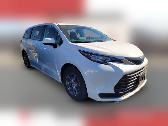 2023 Toyota Sienna LE