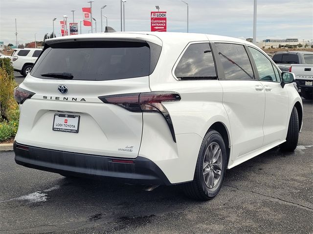 2023 Toyota Sienna LE