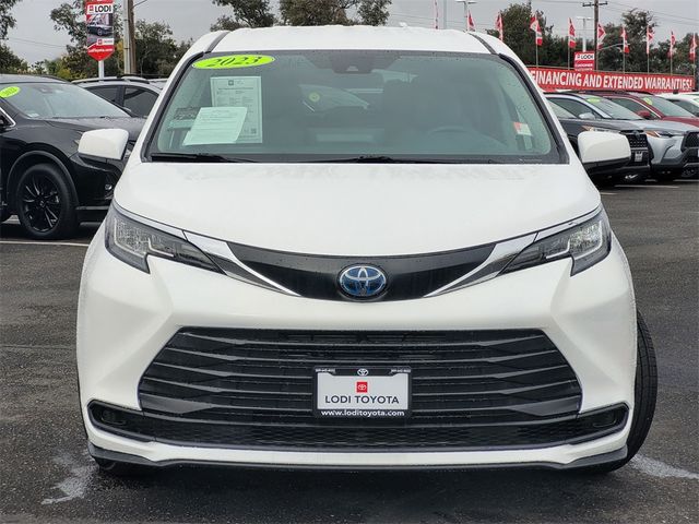 2023 Toyota Sienna LE