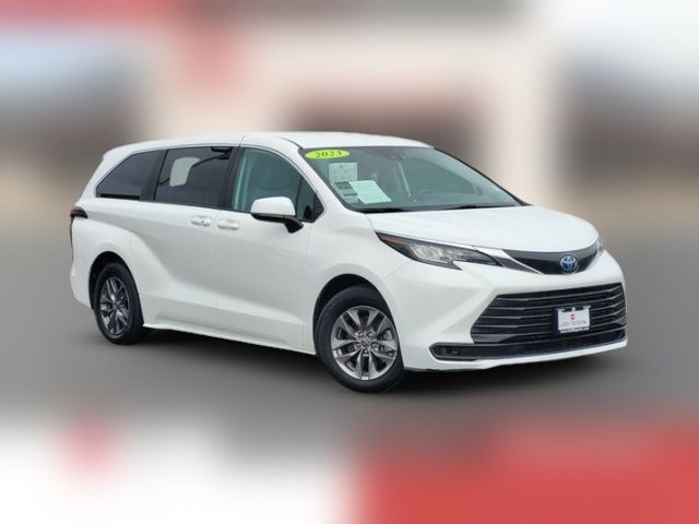 2023 Toyota Sienna LE