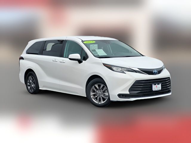 2023 Toyota Sienna LE