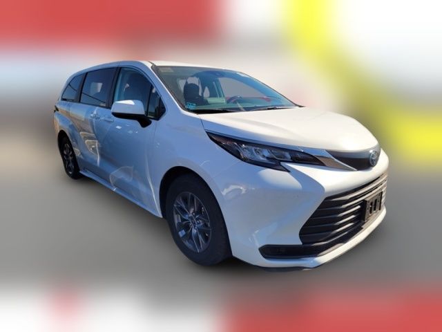 2023 Toyota Sienna LE